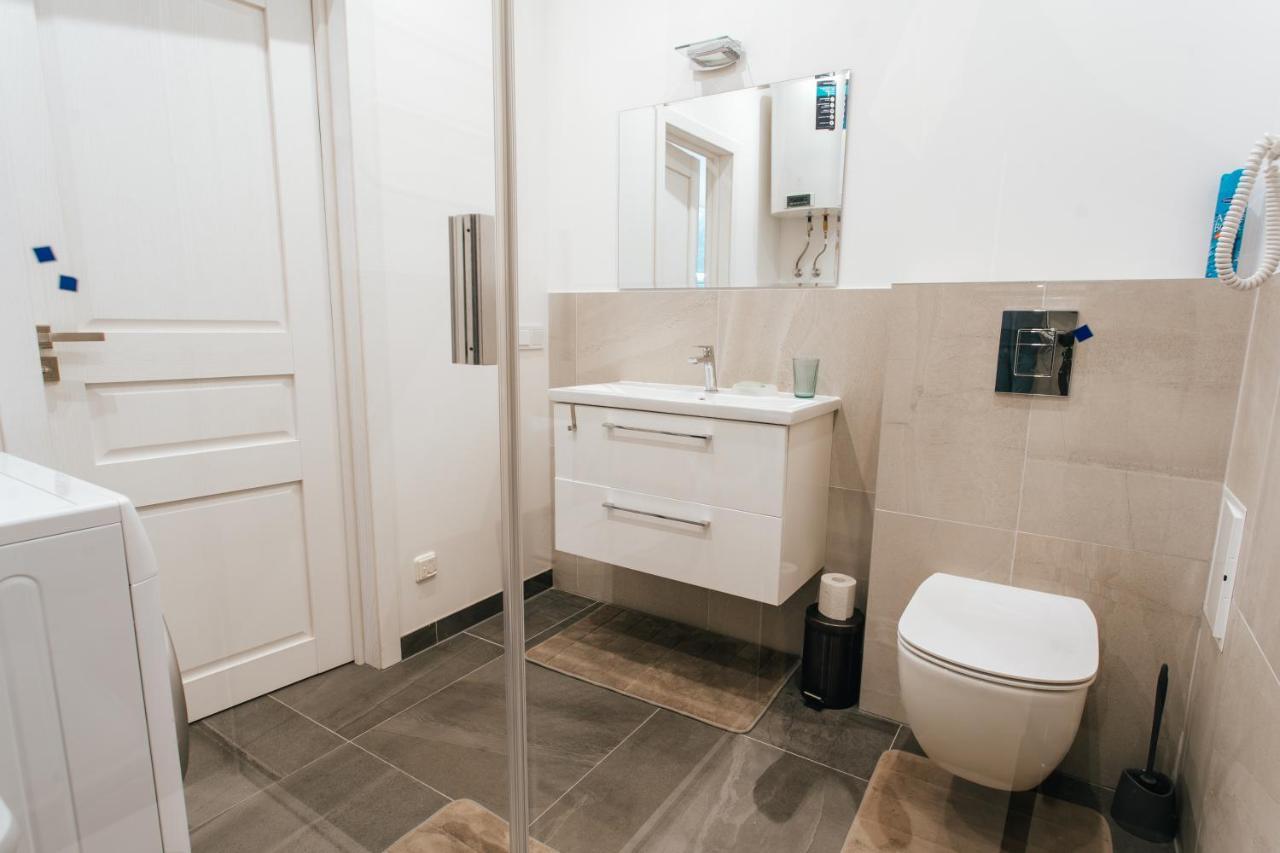 Central Comfort At Hanzas Residence, Stay Near Cafes, Bars, Museums & Esplanade Riga Eksteriør bilde